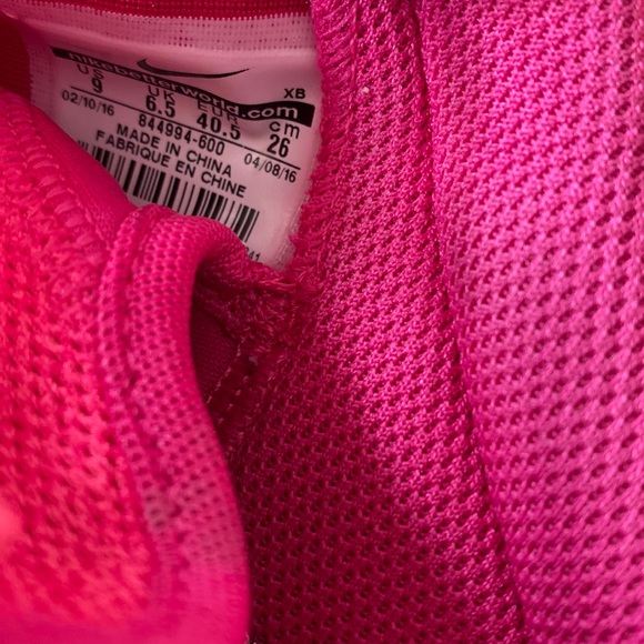 Nike Hot Pink Roshe Sneakers Size: 9 - Picture 7 of 7